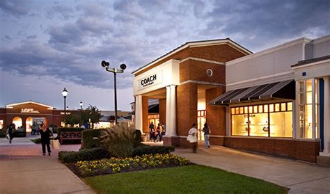 Store Directory for Leesburg Premium Outlets®.